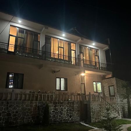 Tigran Hotel By Black & Gold Goris Exterior foto