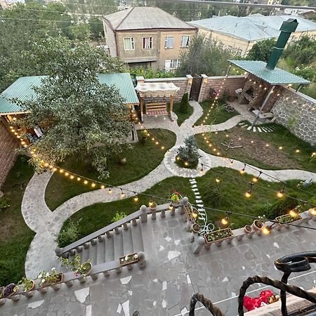 Tigran Hotel By Black & Gold Goris Exterior foto